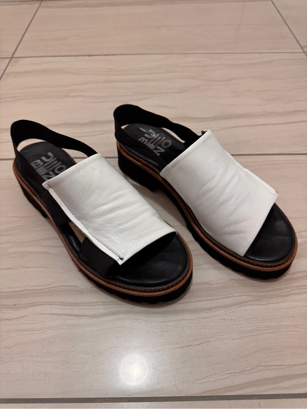 Bueno Amy Slingback Sandles White Leather Open-Toe with Black Footbed Sz 38 - Picture 8 of 10